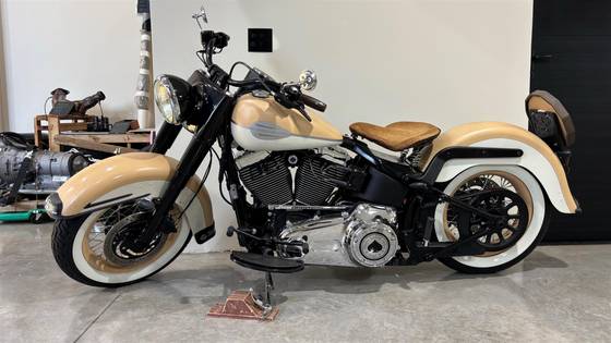 HARLEY-DAVIDSON SOFTAIL DELUXE 